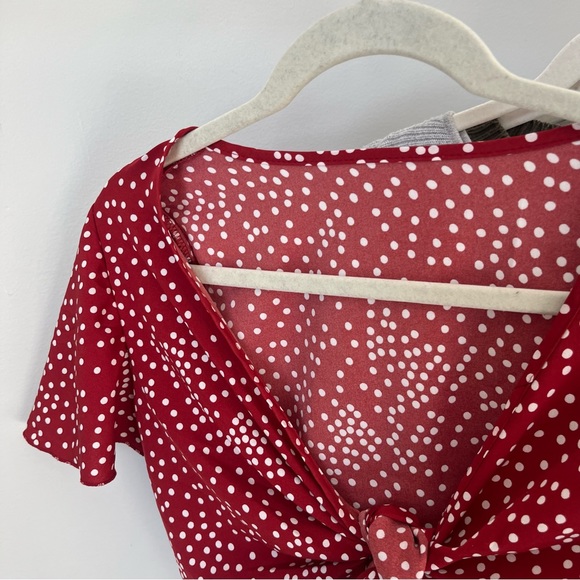 🩷SHEIN SHORT SLEEVE RED WHITE V NECK TIE KNOT CROP TOP SIZE SMALL TRENDING - Picture 6 of 13